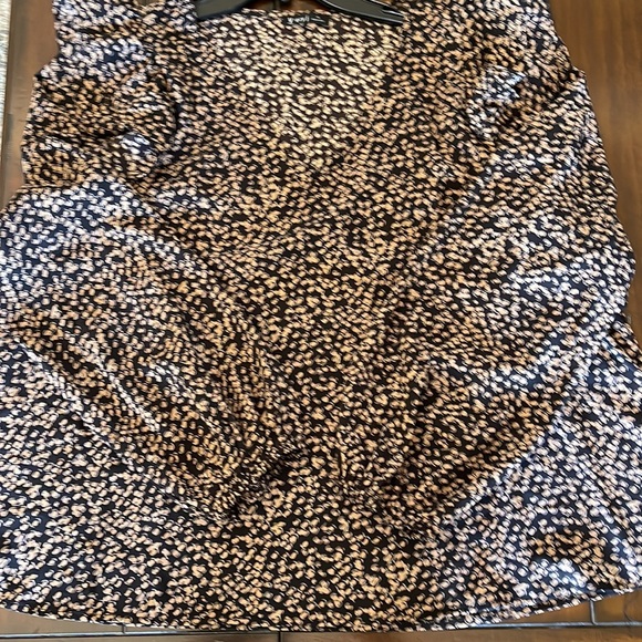 Cute blouse in black with brown dots. - Picture 3 of 3